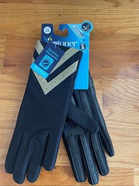 Isotoner Black Gloves with Beige Chevron Accent